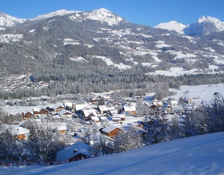 Chalets in Morillon - A pretty resort linking to the Grand Massif ski area
