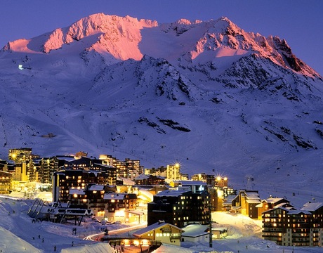 Chalets in Val Thorens and hotels in Val Thorens - a view at dusk