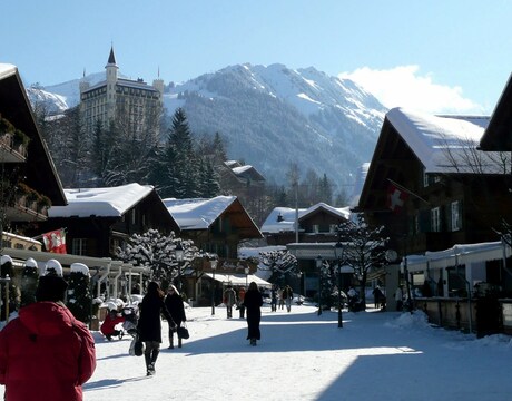 Chalets in Gstaad - the lovely pedestrian main street of Gstaad
