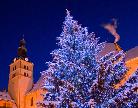 Resort guide Megeve France - night view of church
