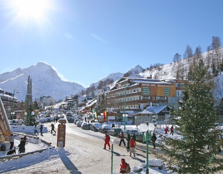 Chalets in Les Deux Alpes - the busy main strip of the resort