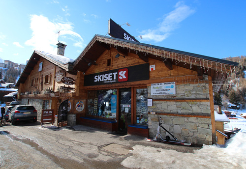 ski hire Plagne 1800 - Boudu Sports in the resort centre