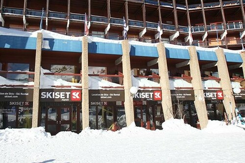 Ski hire - Arc 2000 - the flagship Skiset store on the Front de Neige