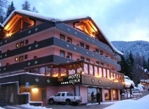 Hotel Luna ski hotel in Folgarida