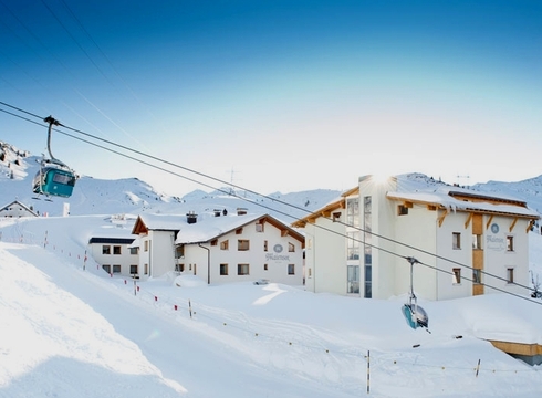Hotel Maiensee ski hotel in St Christoph