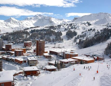 Chalets in Plagne Centre - skiing down from Aime La Plagne Chalets in Plagne Centre - skiing down from Aime La Plagne