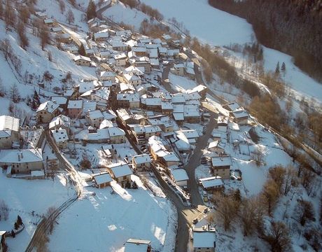 Chalets in Peisey Nancroix - aerial view of the old village