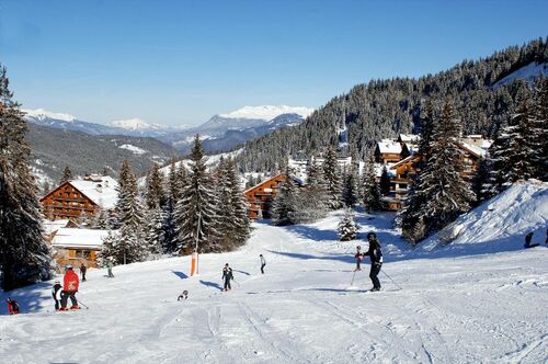 ski in ski out chalets in Meribel - skiing to Altitude 1600 on the Doron piste