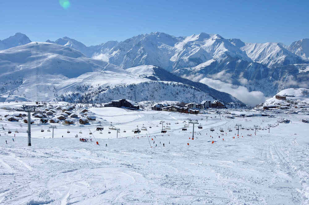 As a purpose built ski resort there are great ski in ski out chalets in Alpe dHuez