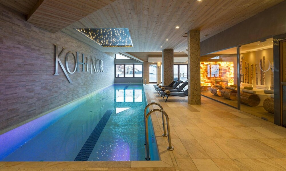 Ski in ski out hotels in Val Thorens - the swimming pool at the Koh-I Nor