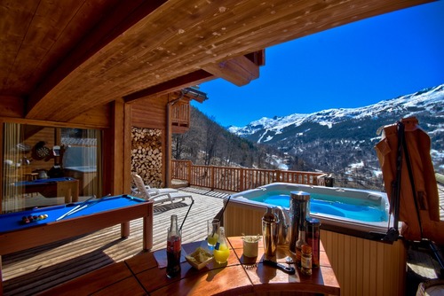 Chalets in Meribel with hot tub - the Chalet Infusion with great mountain views