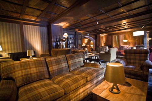Ski Hotels - the lovely bar lounge at the Hotel Blizzard