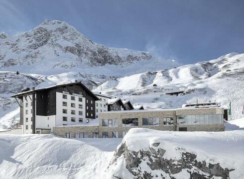 Hotel Zurserhof ski hotel in Zurs