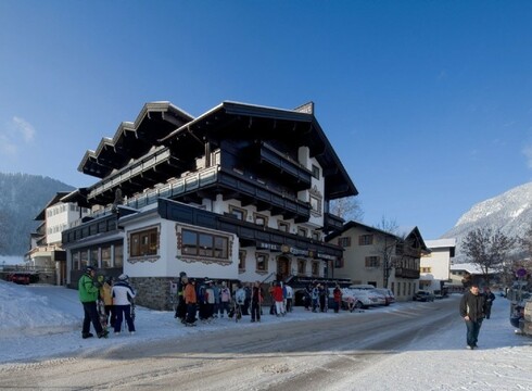 Hotel Eggerwirt ski hotel in Soll