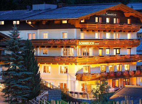 Hotel Sonnblick ski hotel in Hinterglemm