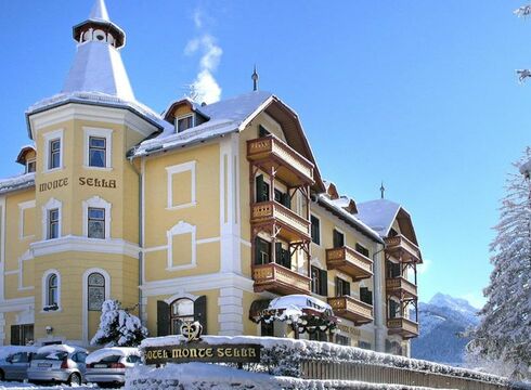 Hotel Monte Sella ski hotel in Kronplatz