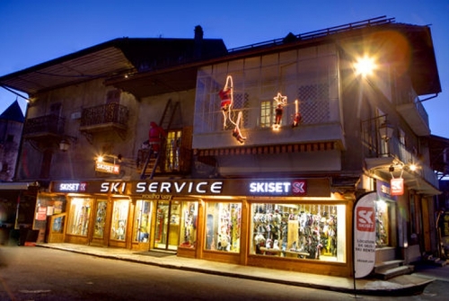 Ski hire Samoens - Roland Gay Ski Service 1 in the resort centre
