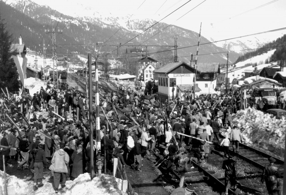 St Anton in the 1930's - the old railway crossing in the centre of resort