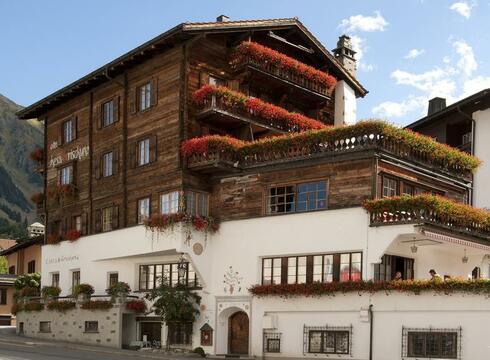 Hotel Chesa Grischuna ski hotel in Klosters