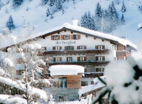 Hotel Der Berghof ski hotel in Lech
