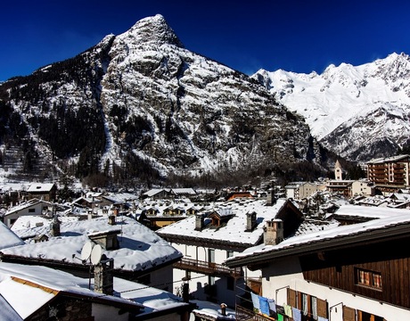Ski_Resort_Courmayeur_Italy Ski_Resort_Courmayeur_Italy