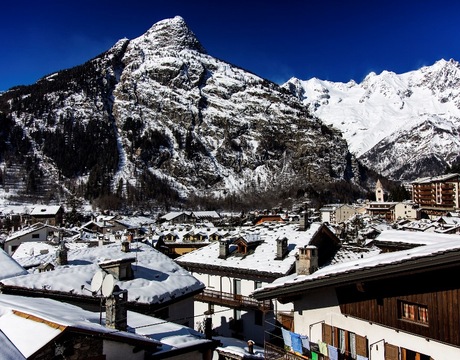 Ski_Resort_Courmayeur_Italy