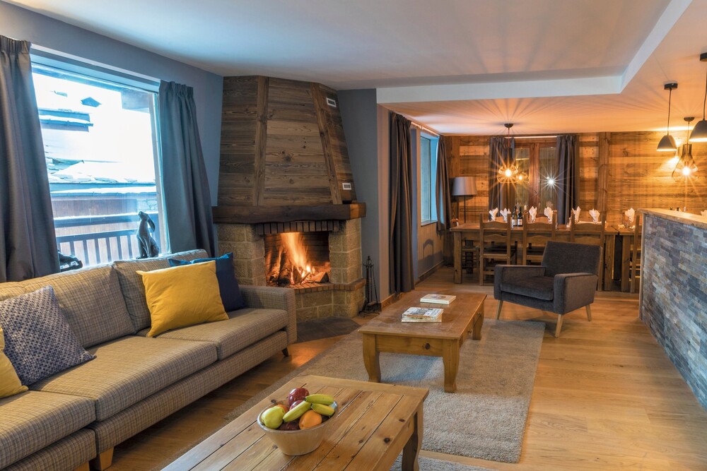 Last minute ski deals - Chalet Saulire with Le Ski