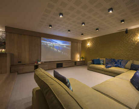 Ski chalets with cinema or TV room