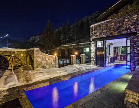 Ski chalets with swimming pool
