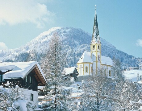 Kirchberg resort guide the church