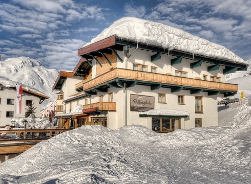 Chalet Hotel Arlberghohe ski chalet in St Christoph